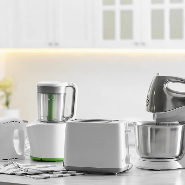 electrodosmesticos en cocina con resplandor de fondo